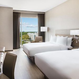 Upper Floors Queen Room